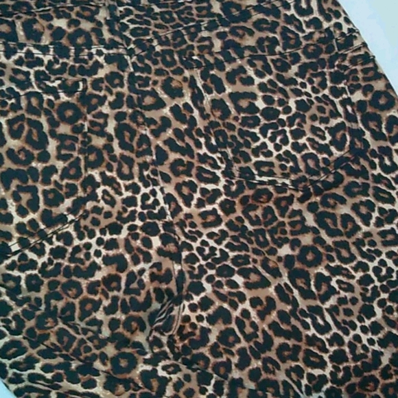 Bold Elements Cut to Curve Leopard Print Jeans - Picture 6 of 10